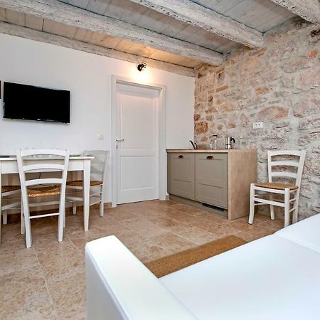 Apartments Casa Roccia Bianca โรวีน ภายนอก รูปภาพ